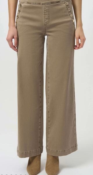 Classic Wide Leg Pull-On Jeans in Khaki